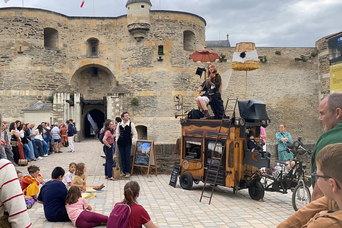 Le Vélocarrosse par la compagnie du Violon ailé